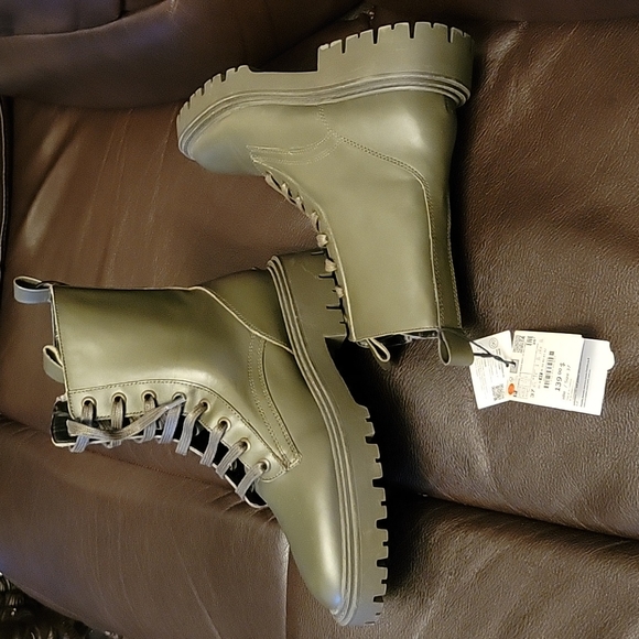 Zara NWT Army Greenish Lace Up Flat Boots in Leather Size 37 Never Worn - Picture 2 of 8